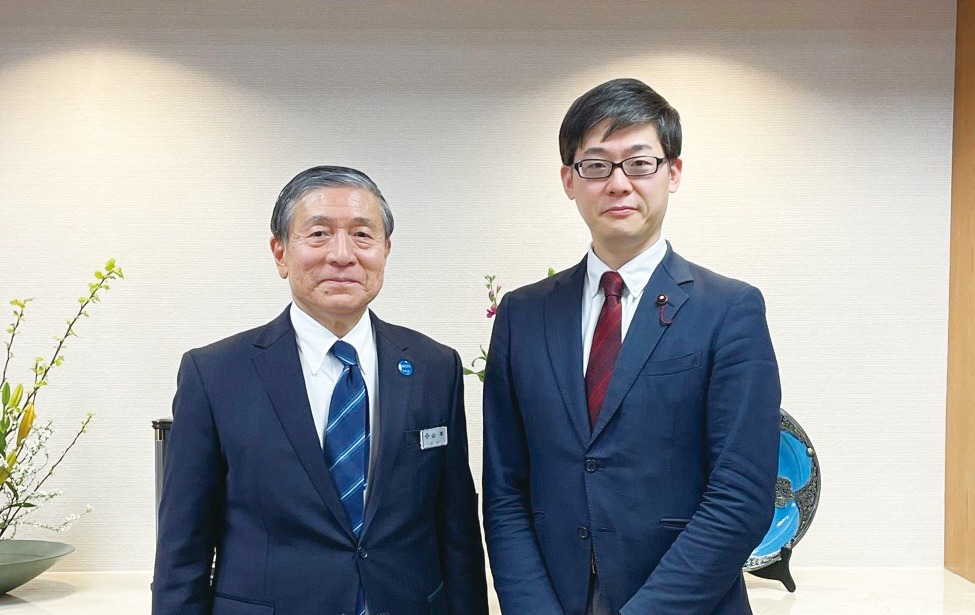 山本区長と共に